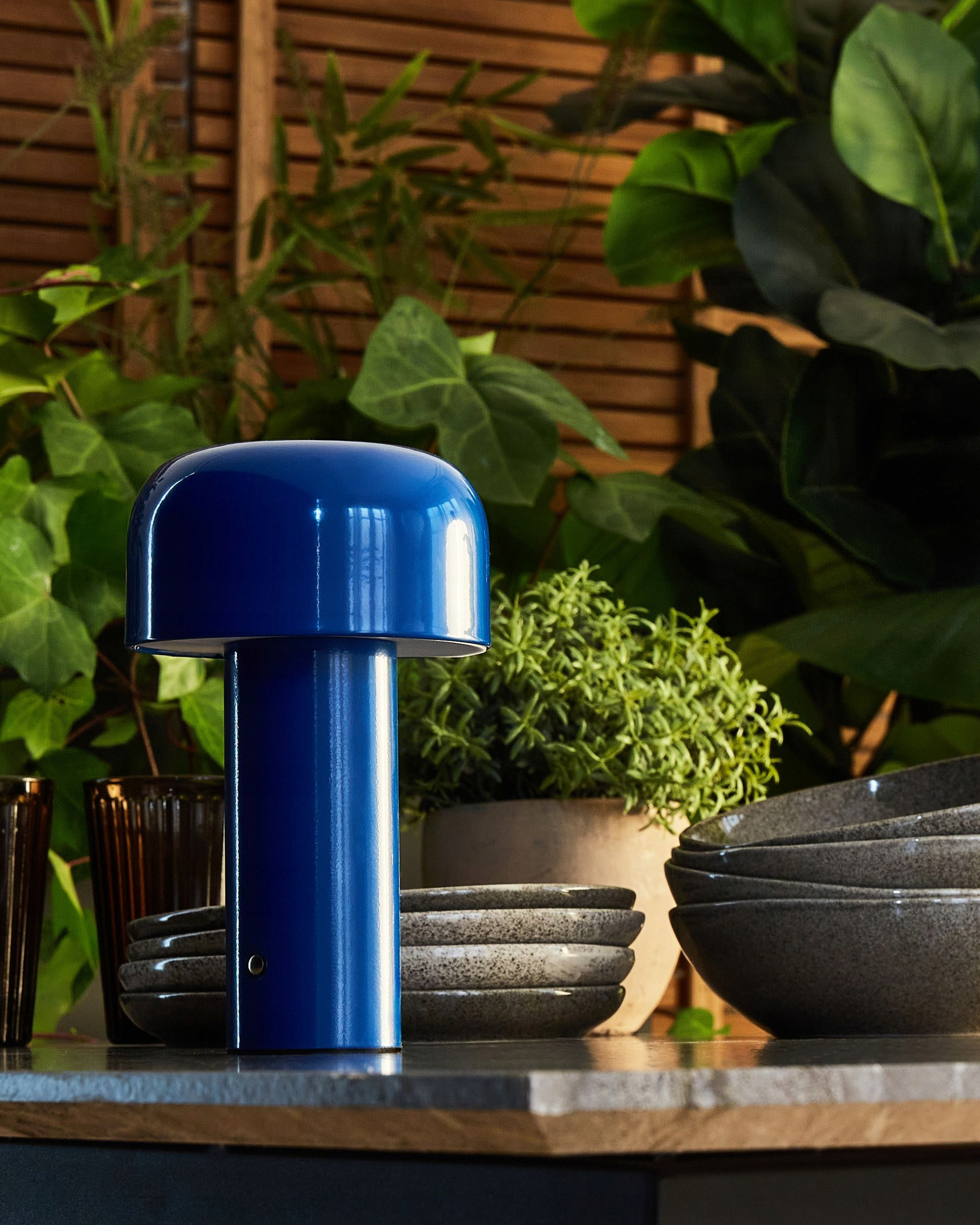 Stylowa lampa w kolorze niebieskim