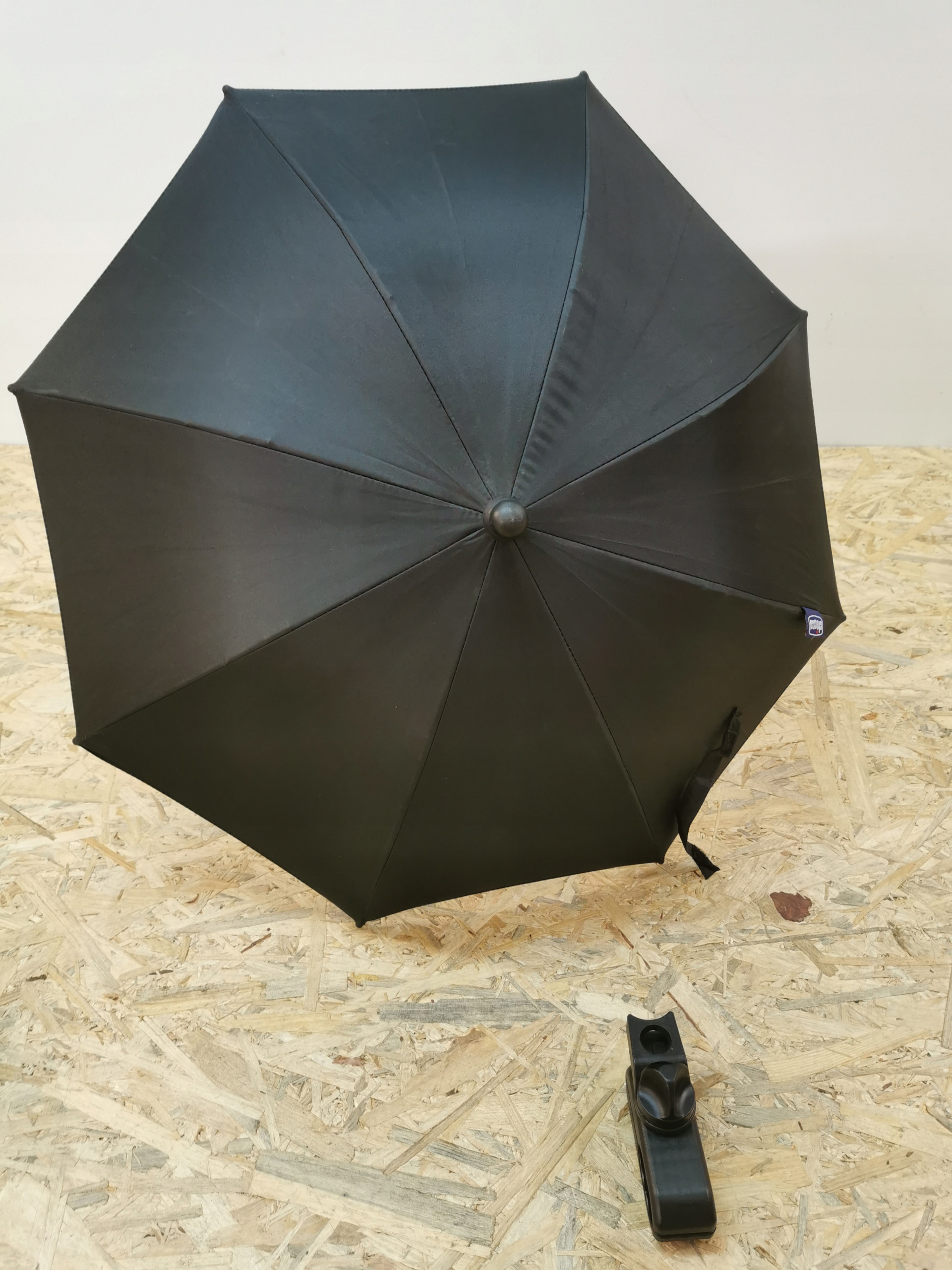 Uniwersalny klips – łatwe mocowanie do wózka