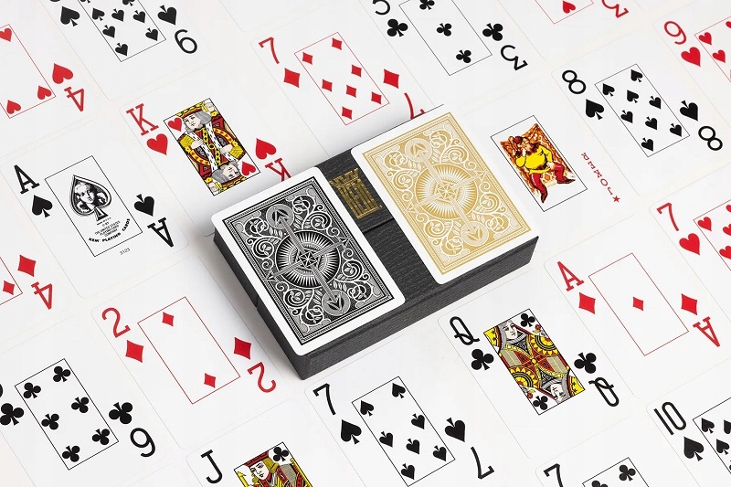 Estetyka i design – Złote i czarne rewersy