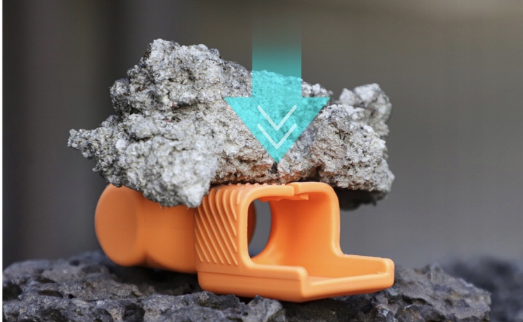 Precyzyjne wycięcia dla łatwego dostępu do portów i przycisków