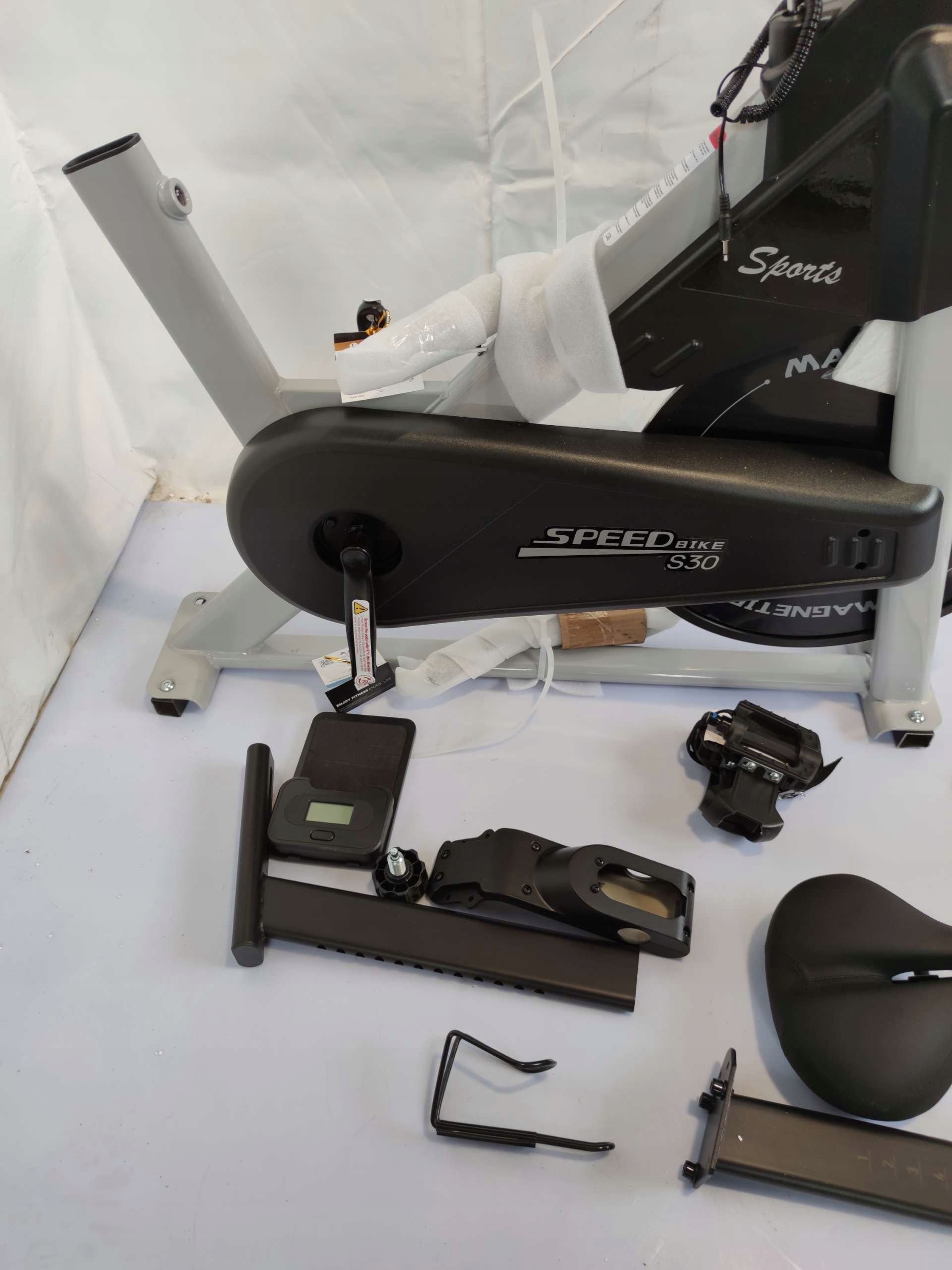 PASYOU S30 – Magnetyczny rower treningowy z monitorem LCD