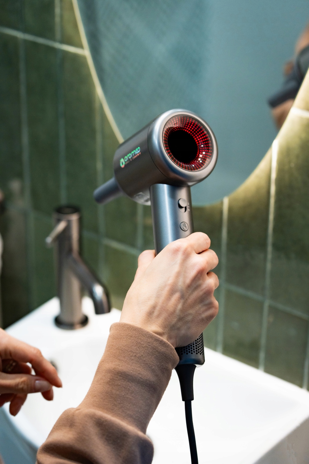 Bezpieczeństwo użytkowania – Automatyczne wyłączanie i ochrona przed zasysaniem włosów