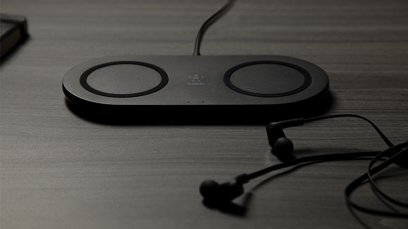 Wiodąca w branży technologia ładowania bezprzewodowego BOOST ↑ CHARGE Podwójna bezprzewodowa podkładka ładująca na biurku