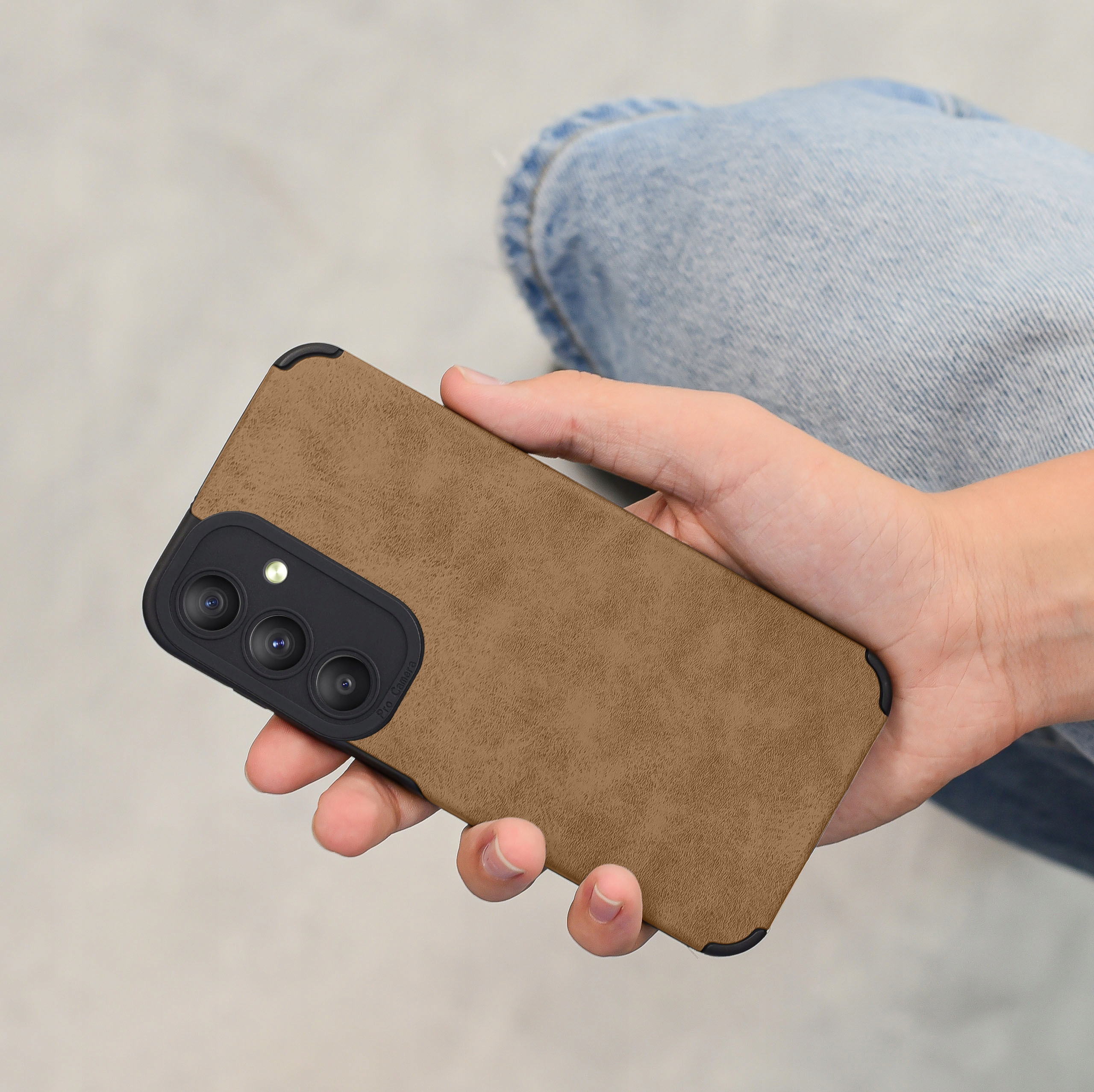 Solidna konstrukcja z podwyższonymi rantami