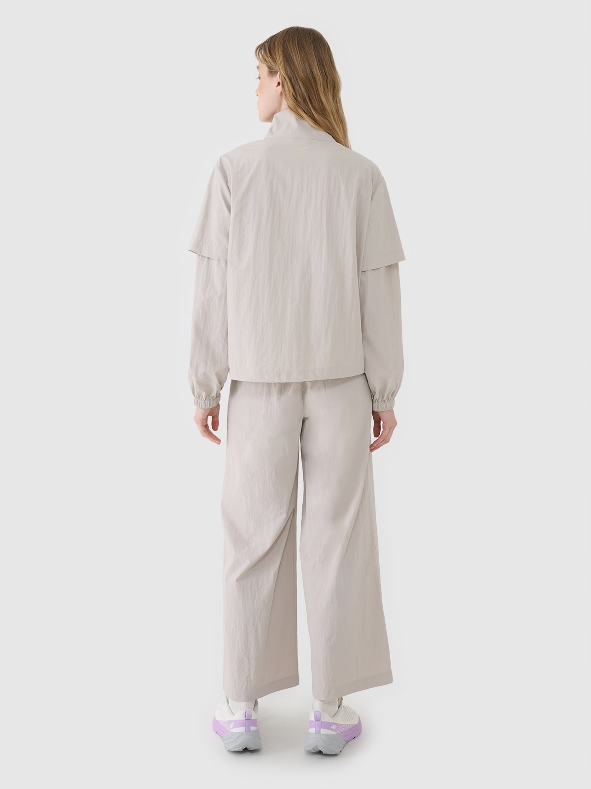 Modny krój oversize dla swobody ruchów