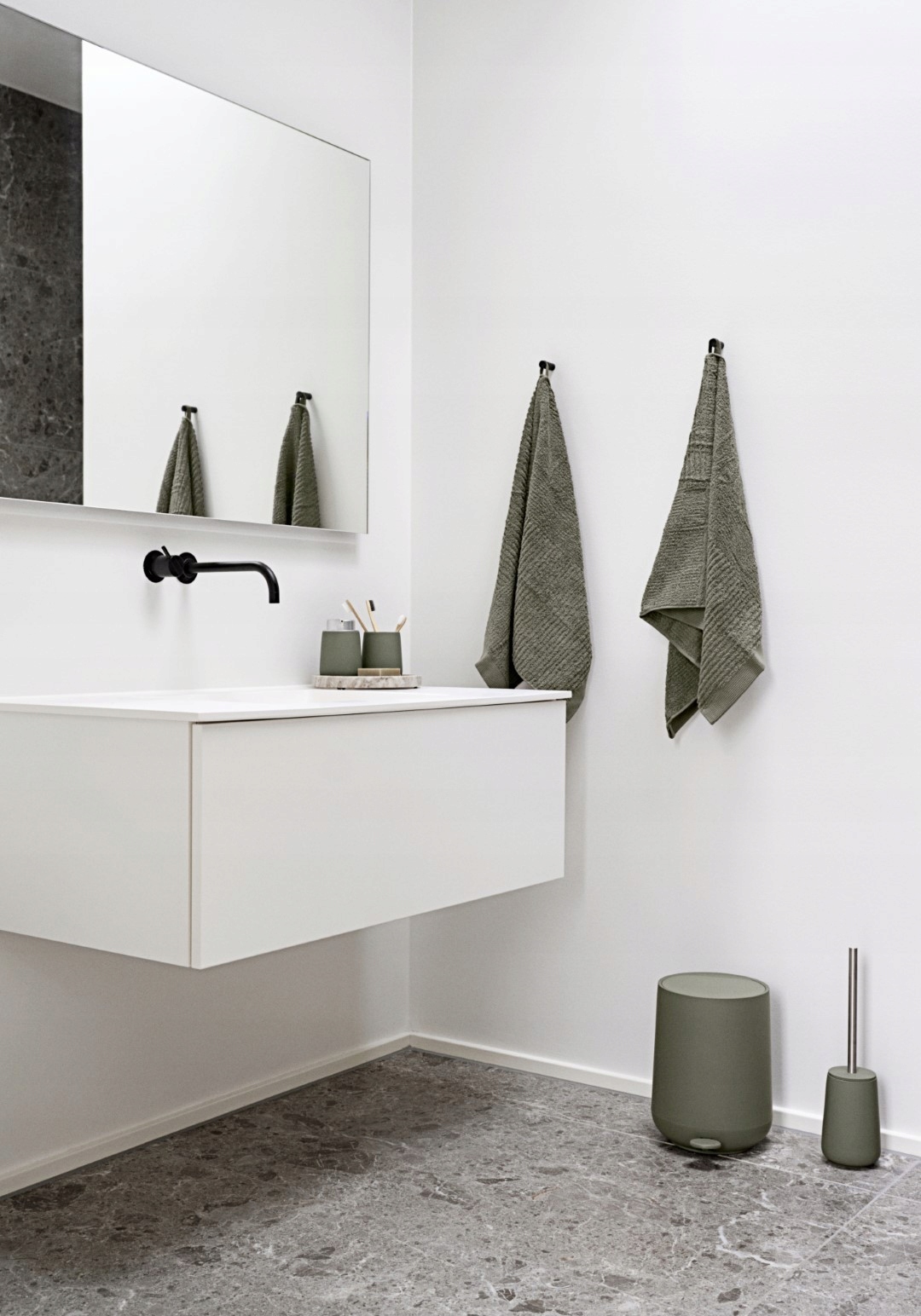 Kubek na szczoteczki do zębów Nova One Olive Green* – Elegancja w Twojej łazience