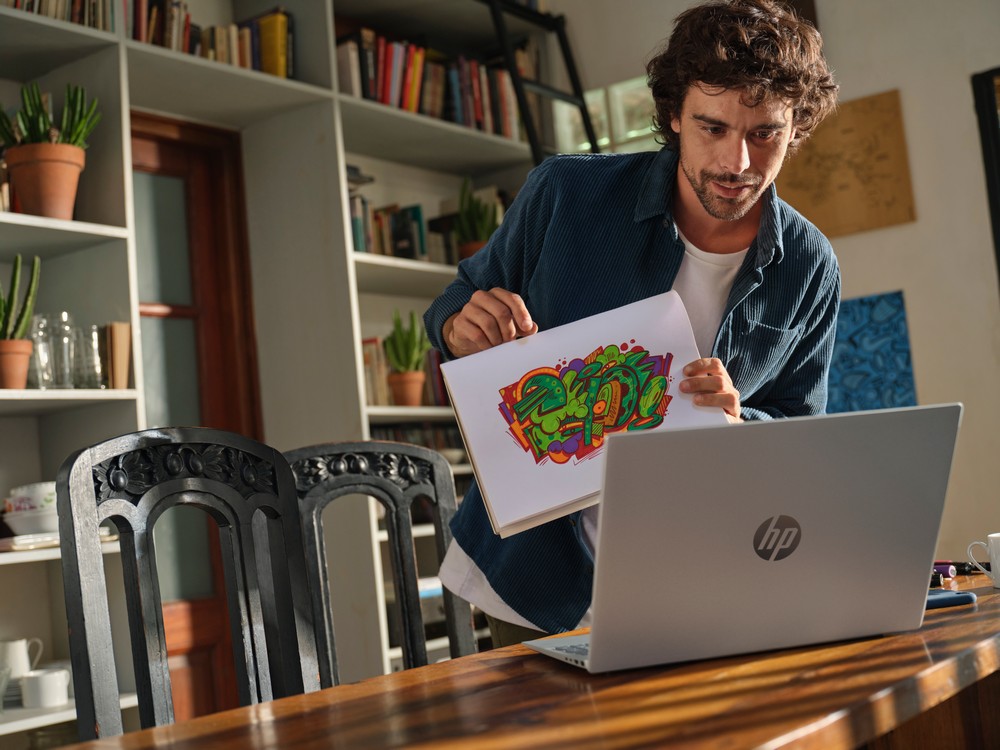 Laptop HP OmniBook 5 – Wydajność napędzana AI w eleganckim wydaniu