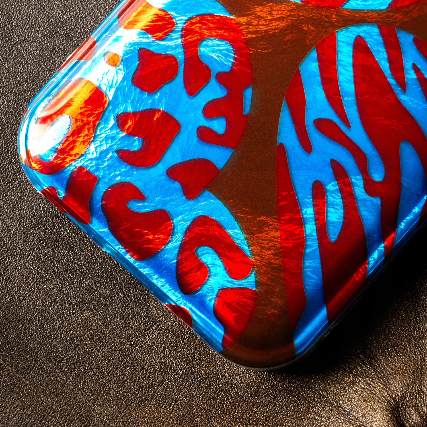 Wzmocniona konstrukcja i elastyczny materiał – Ochrona przed zarysowaniami i uderzeniami