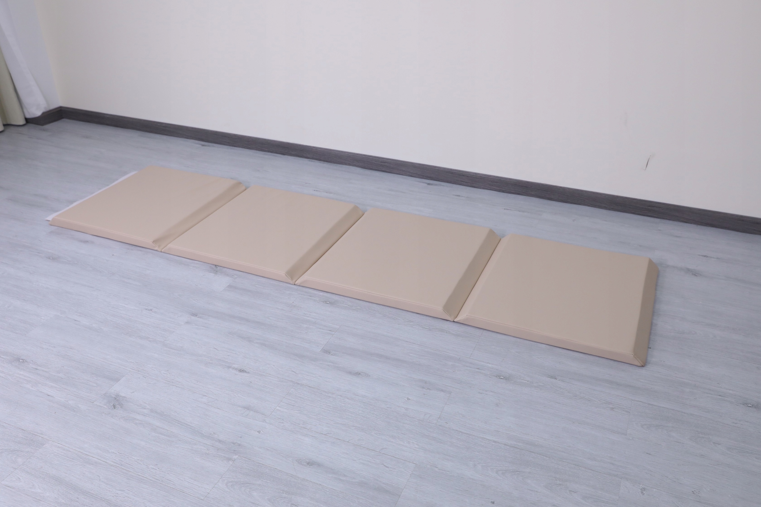 Idealny do ćwiczeń, jogi i rehabilitacji – Stabilne podłoże dla aktywnych