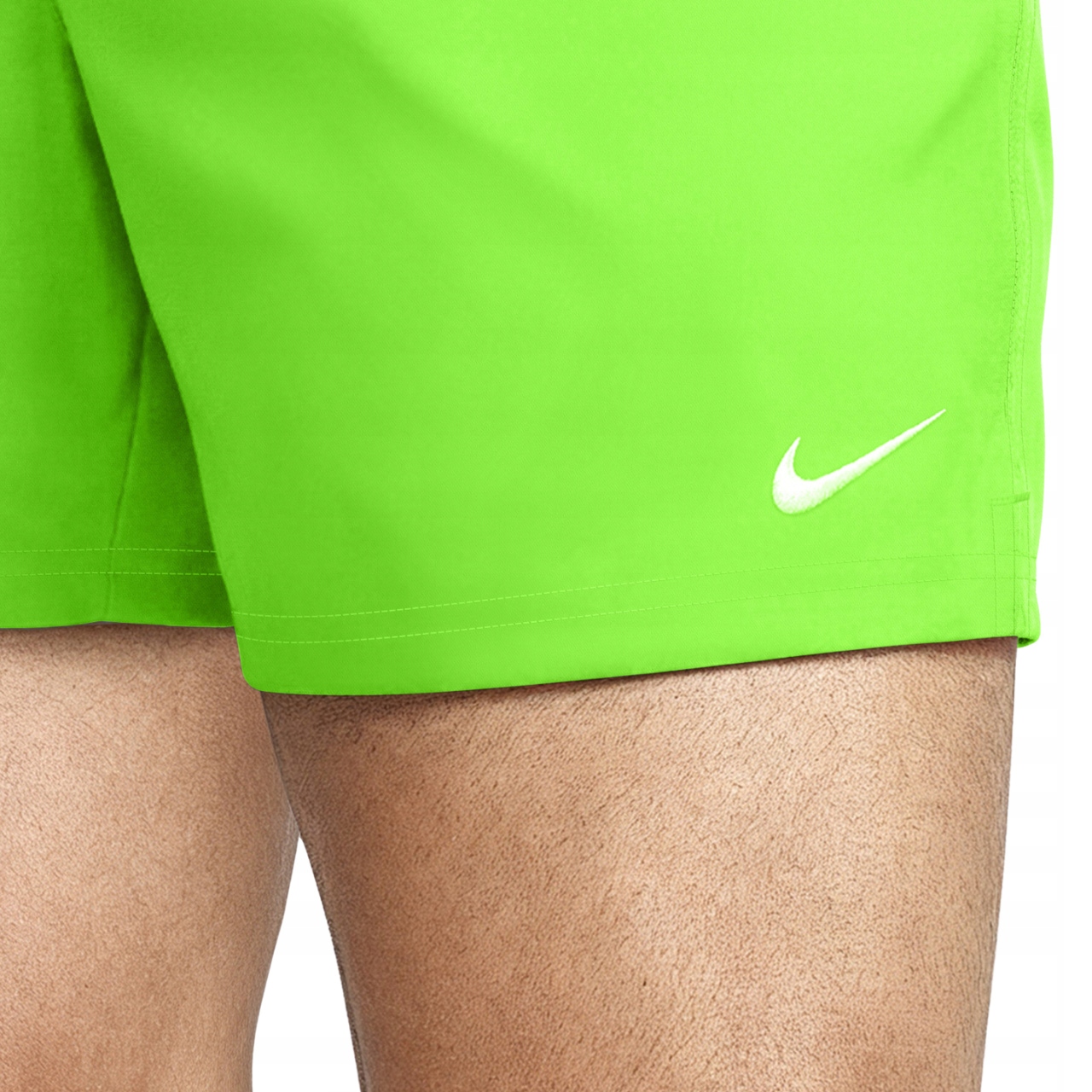 Modny design z wyszywanym logo Nike