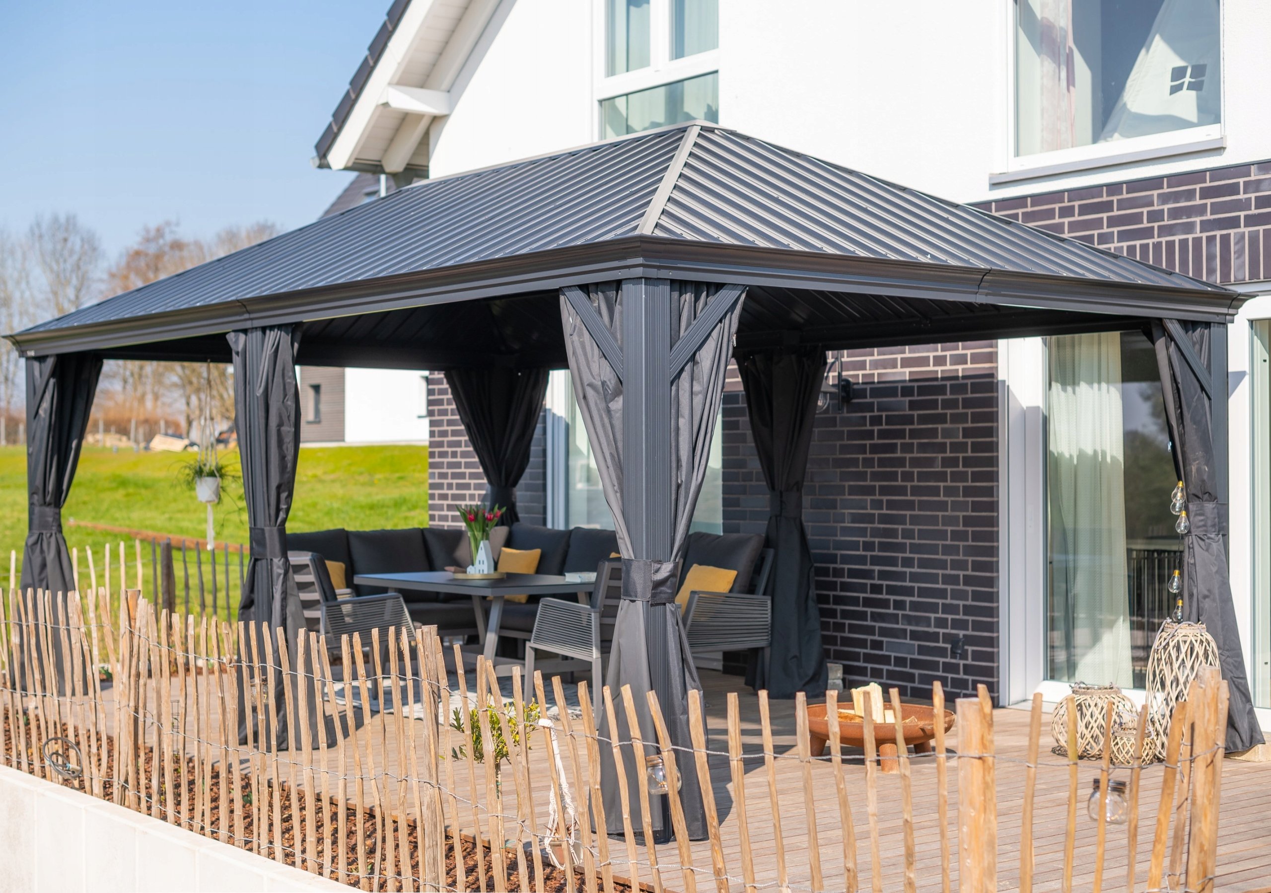 SOJAG Pawilon aluminiowy Marsala 1220 z moskitierą – Elegancja i funkcjonalność w Twoim ogrodzie