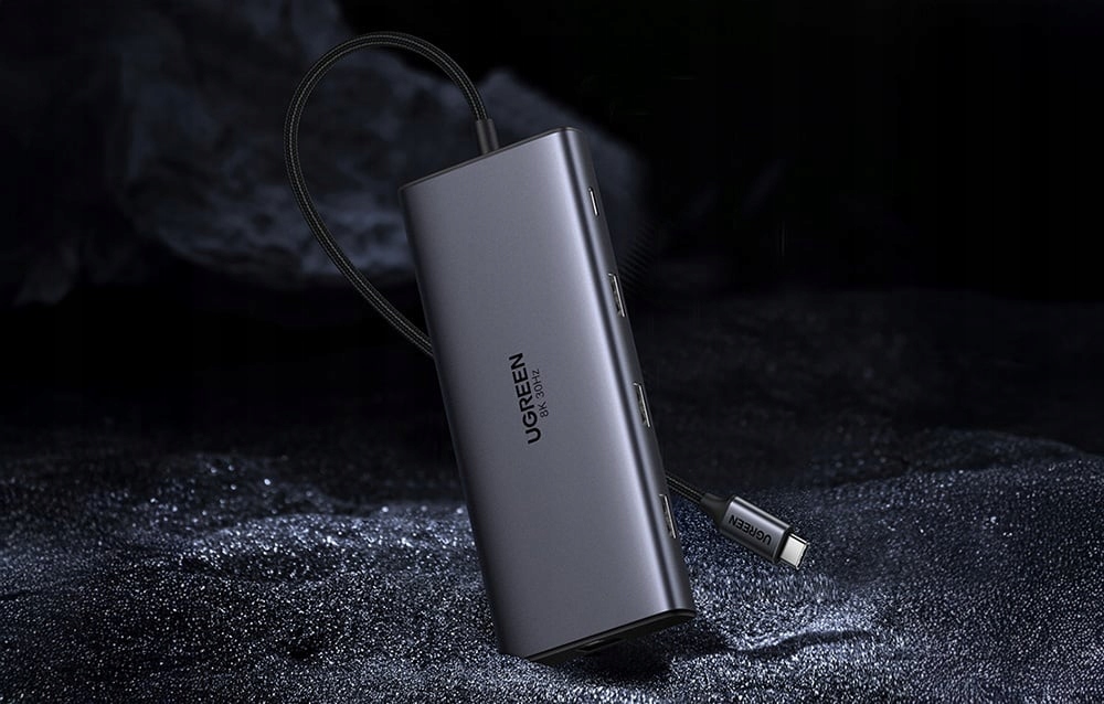 Trzy porty USB-A – Szybkie połączenia z urządzeniami peryferyjnymi