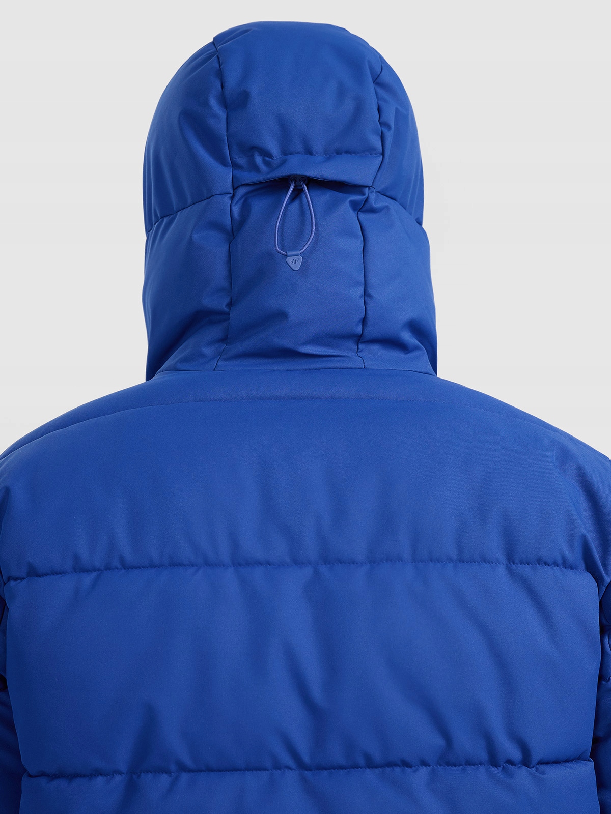 Regulowany kaptur i dół kurtki – Doskonałe dopasowanie i ochrona przed wiatrem