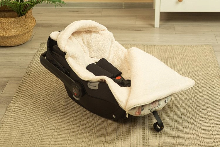 Otwory na 3 punktowe pasy bezpieczeństwa