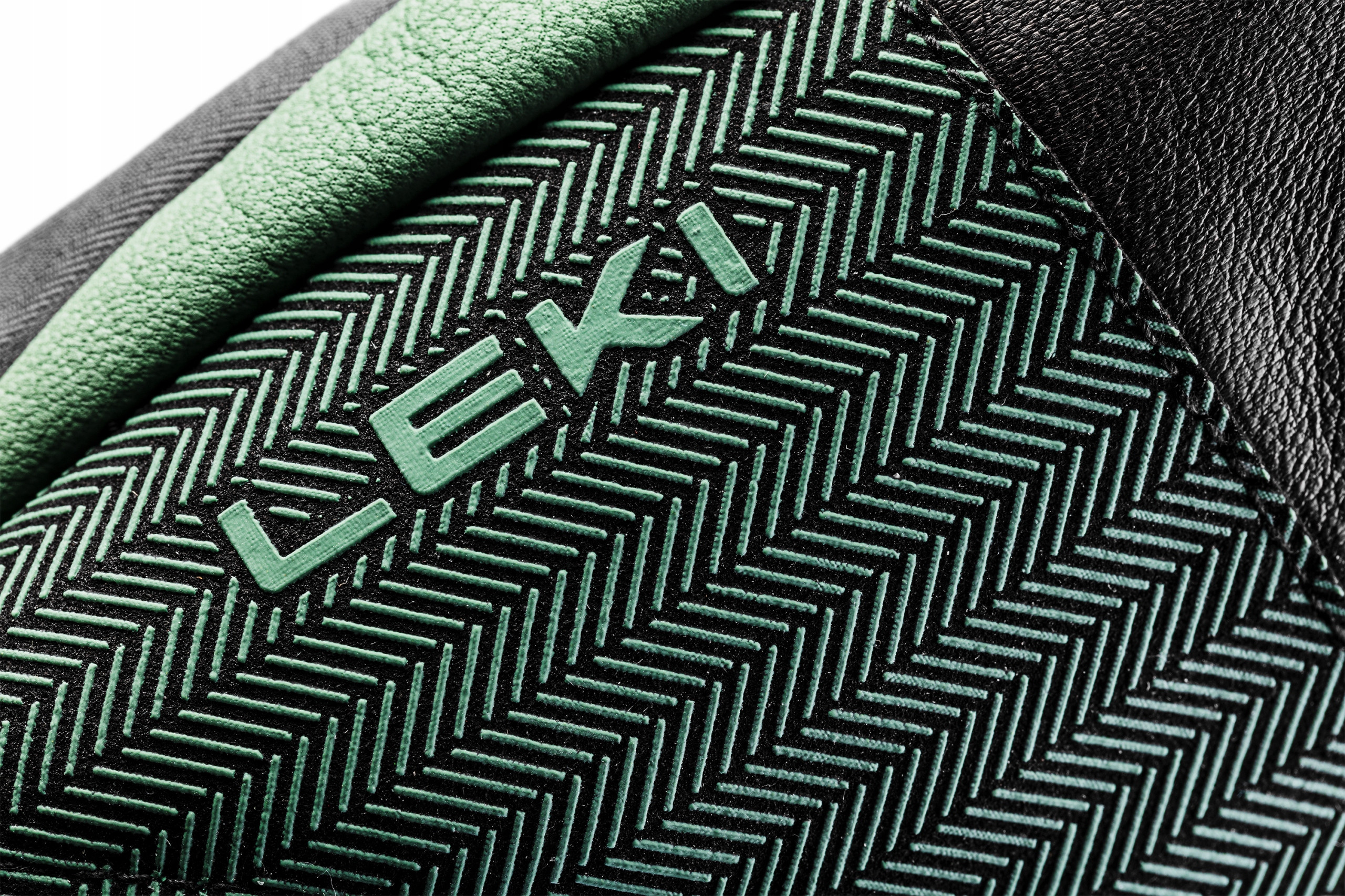 Materiały premium: skóra kozia i softshell