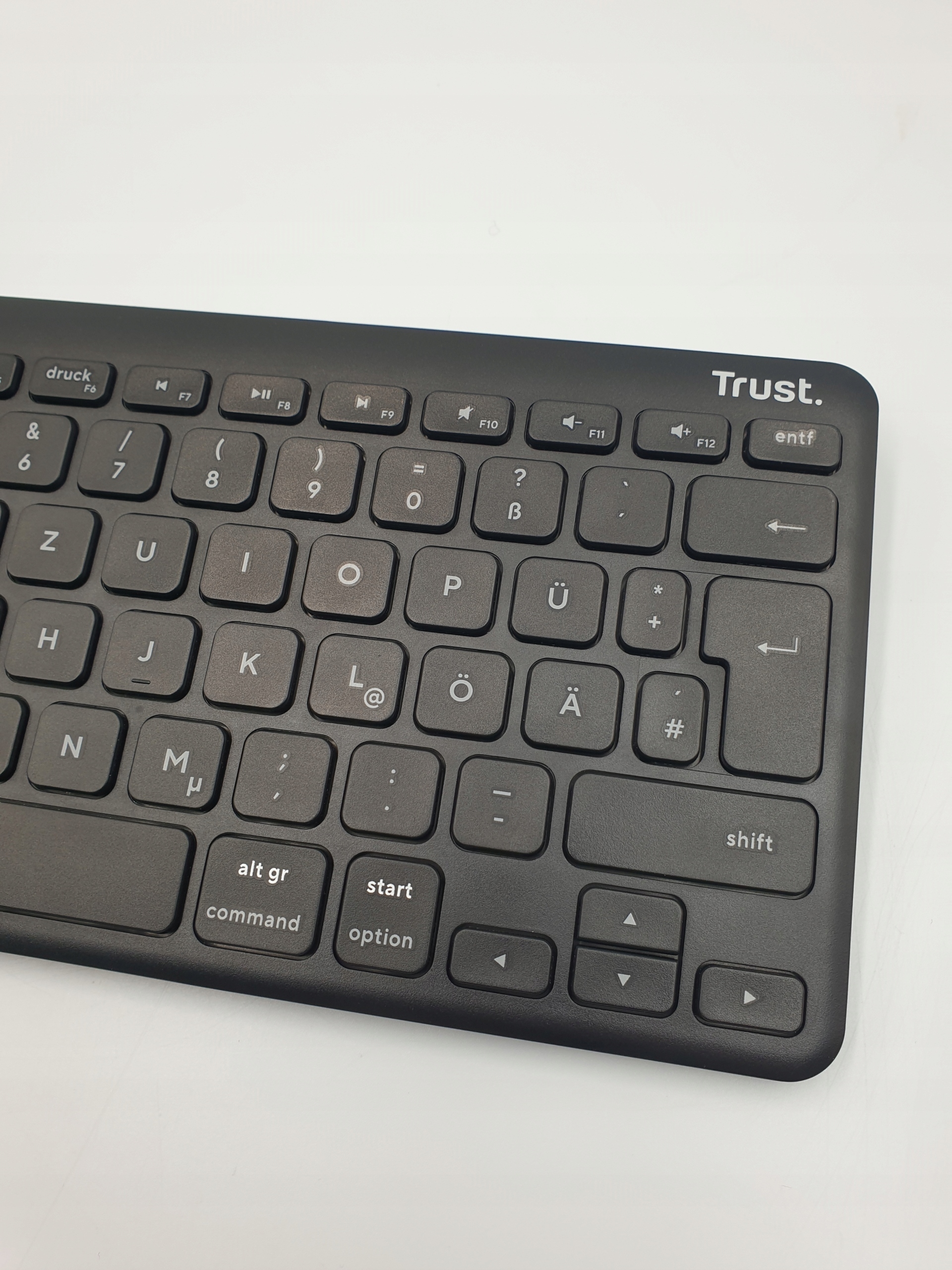 Wiele opcji łączności: Bluetooth i USB