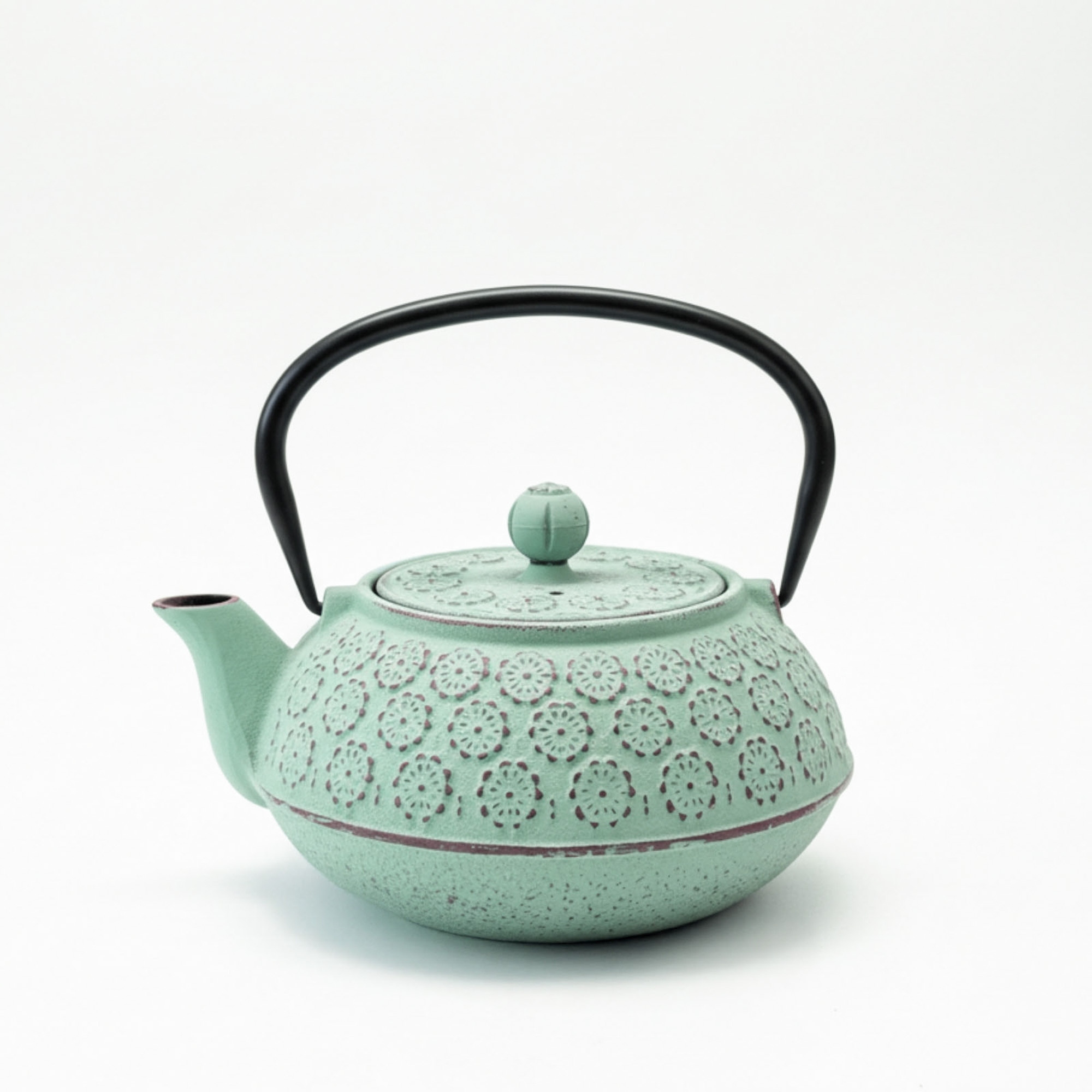 Czajnik żeliwny z zaparzaczem KUMO – Elegancja i funkcjonalność w japońskim stylu