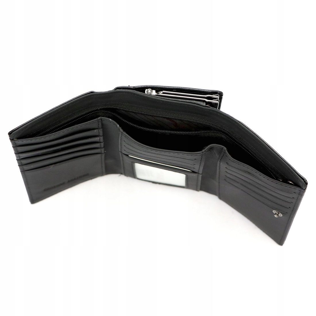 Praktyczne wnętrze z miejscem na karty i monety