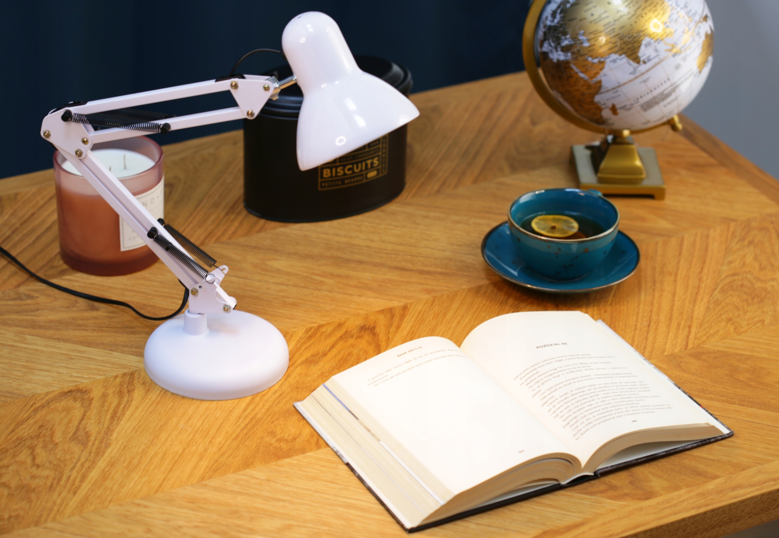 Regulowany wysięgnik i stabilna podstawa