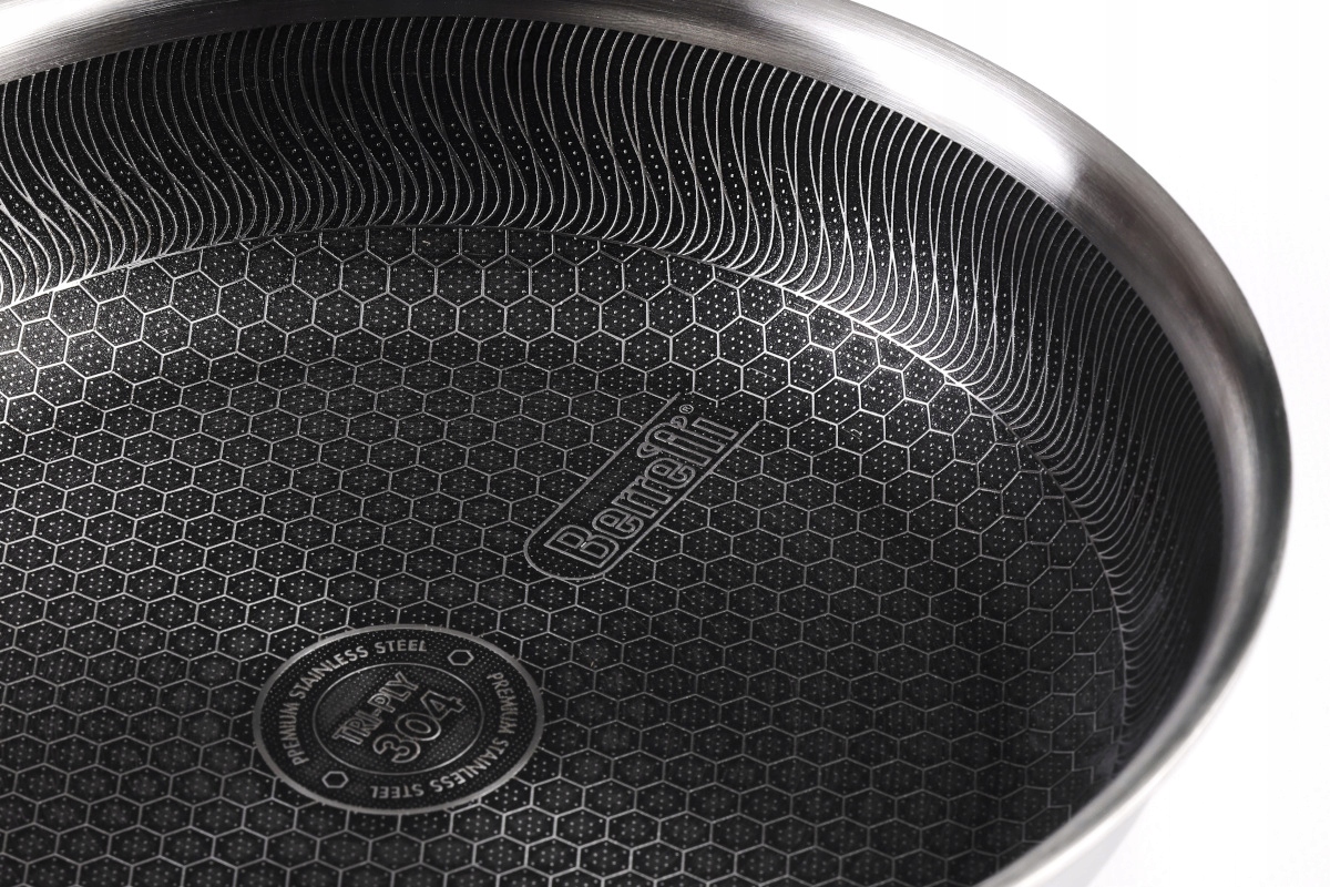 Doskonałe rozprowadzanie ciepła dzięki fakturowanemu dnu heksagonalnemu