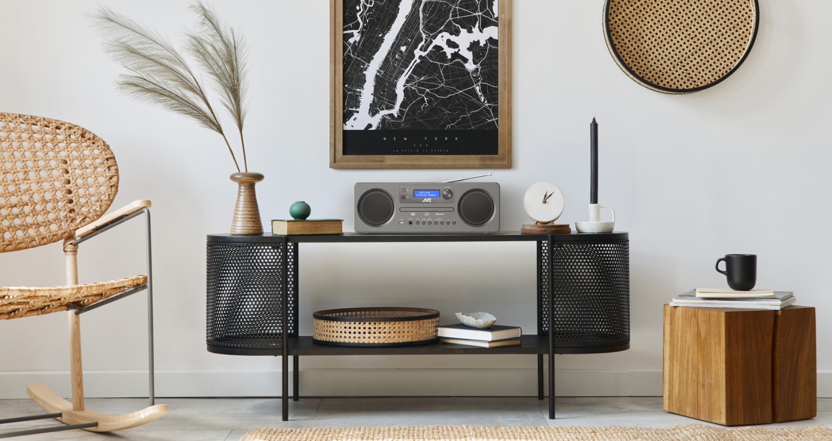 Wbudowany tuner DAB+/FM z 60 stacjami radiowymi