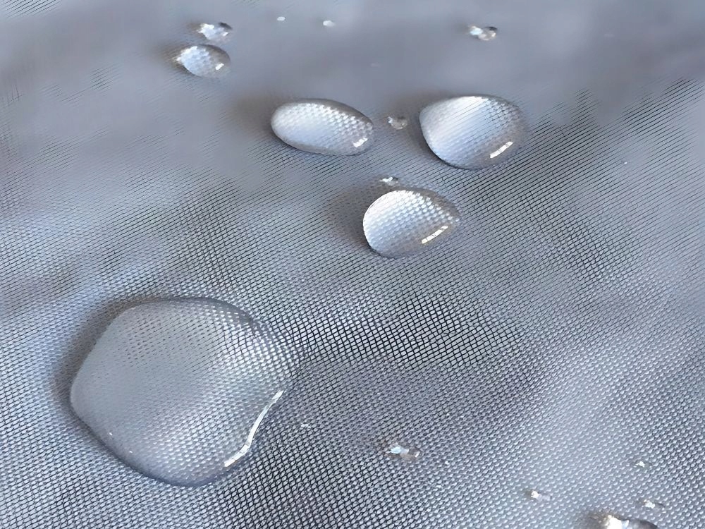 Skuteczna ochrona przed deszczem, słońcem i kurzem