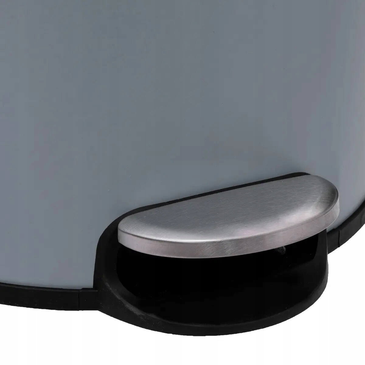 Wygodny mechanizm otwierania z pedałem