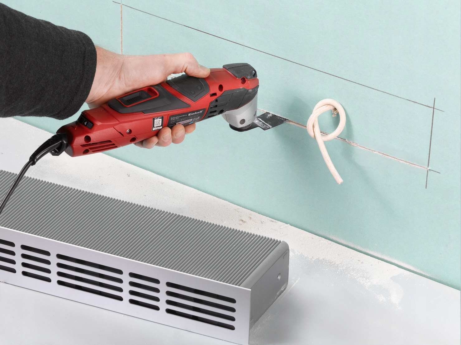 Bezproblemowe cięcia wgłębne w parkietach i płytach gipsowych