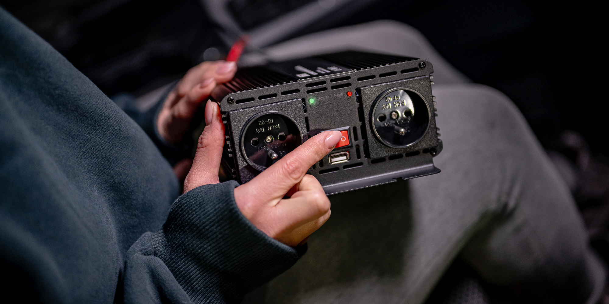 Przetwornica napięcia Newell z modyfikowaną sinusoidą - 24 V _ 230 V, 1000 W