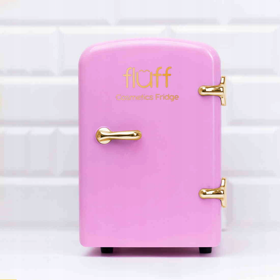 Fluff Fluff Cosmetics Fridge – Różowa lodówka kosmetyczna ze złotym logo