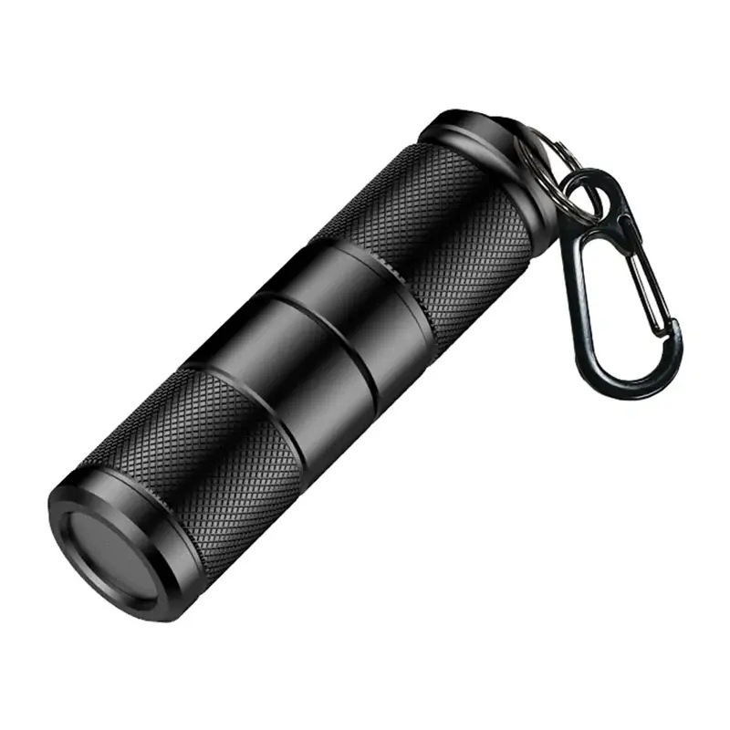 Zestaw zawiera: latarkę, karabinek i kabel USB-C