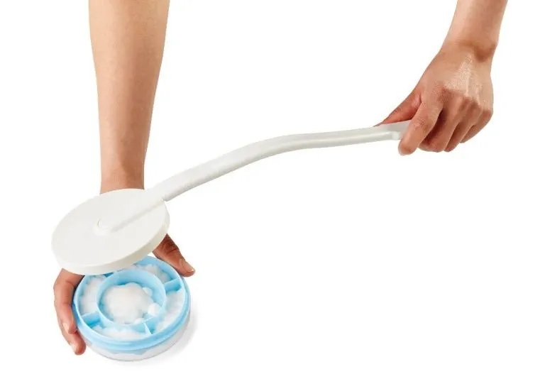 Myjka i masażer – Proste w użyciu narzędzie do pielęgnacji skóry