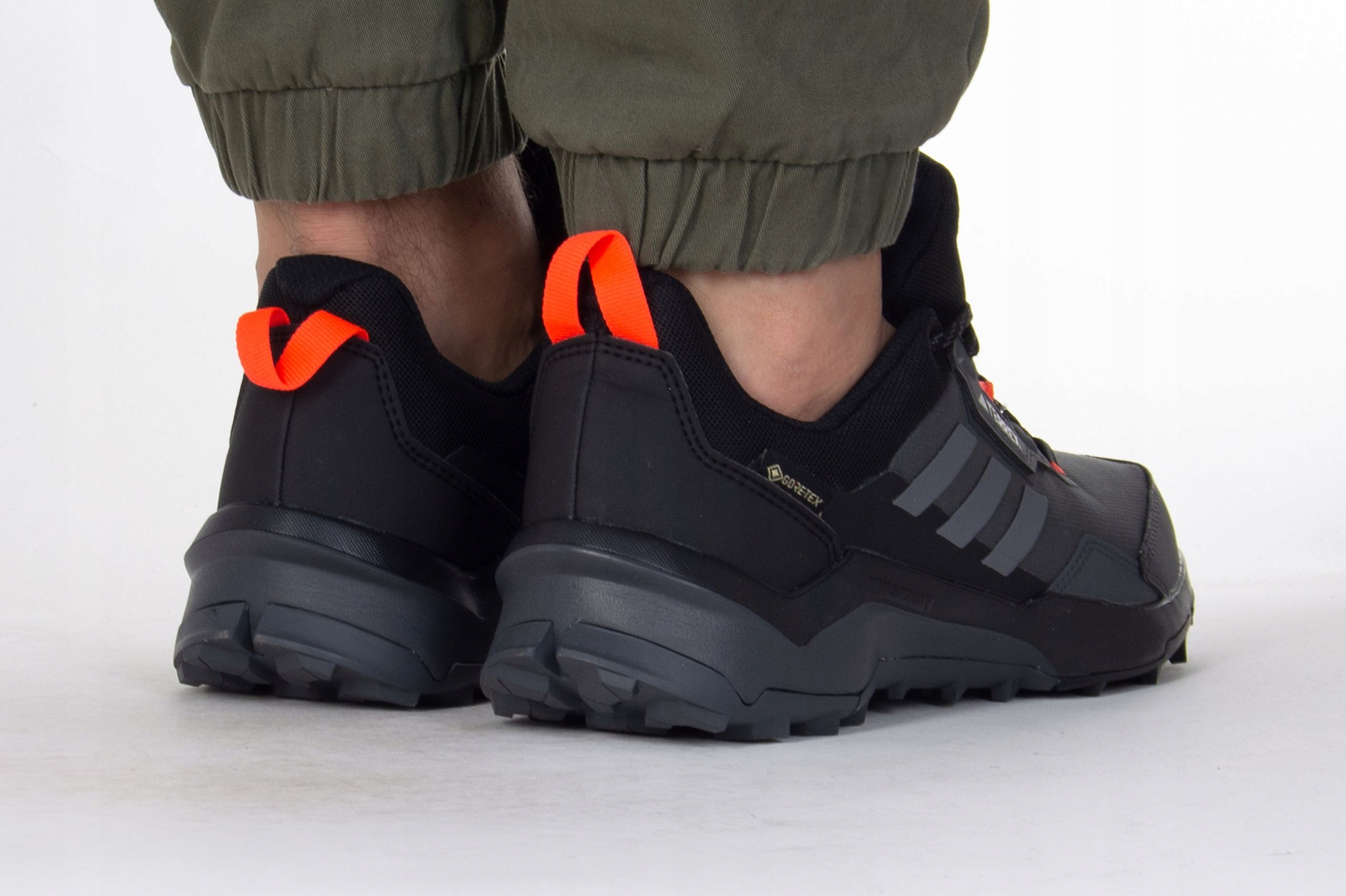 Doskonała przyczepność na każdym terenie z gumą Continental™