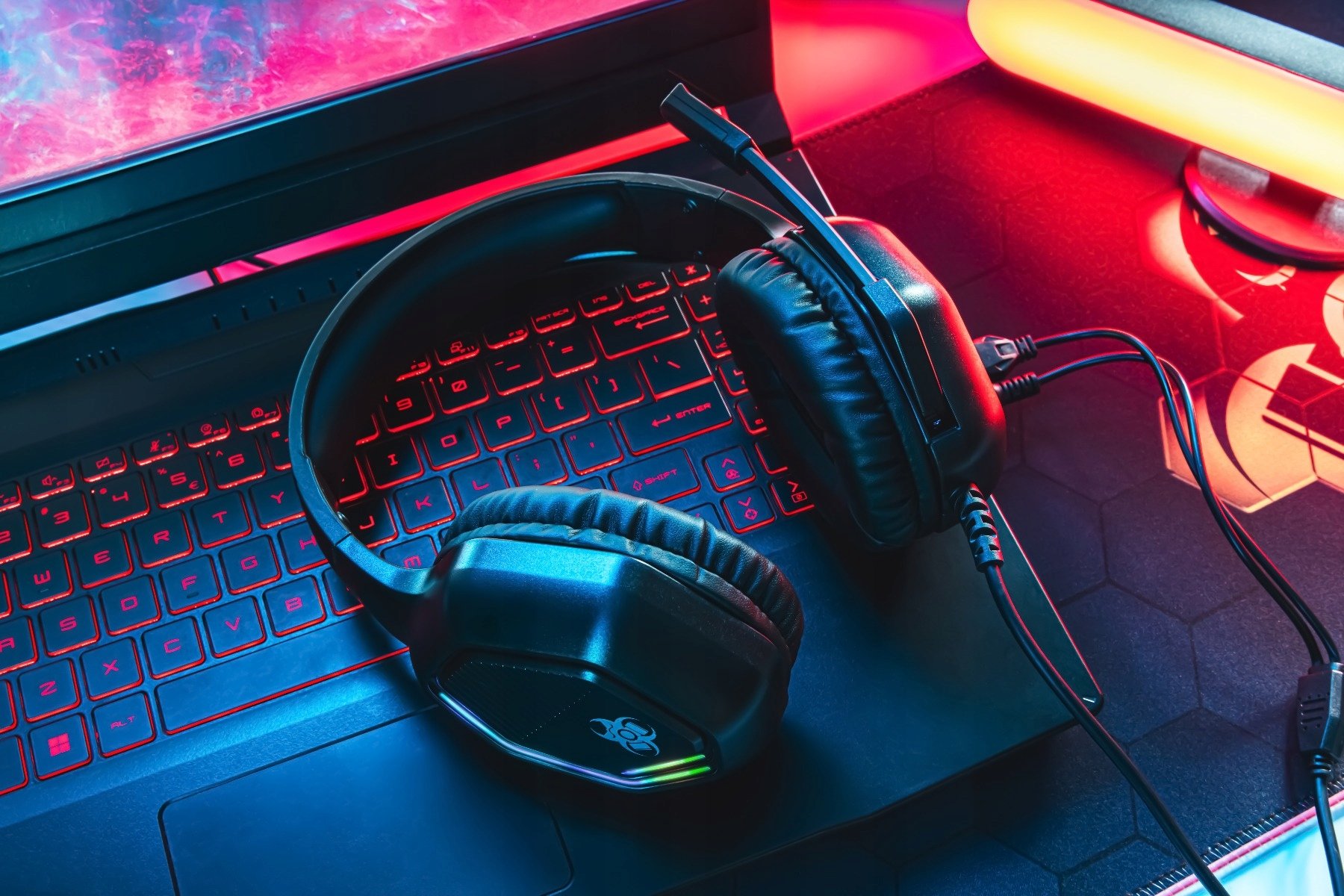 Izolacja dźwięków z otoczenia dla pełnego skupienia