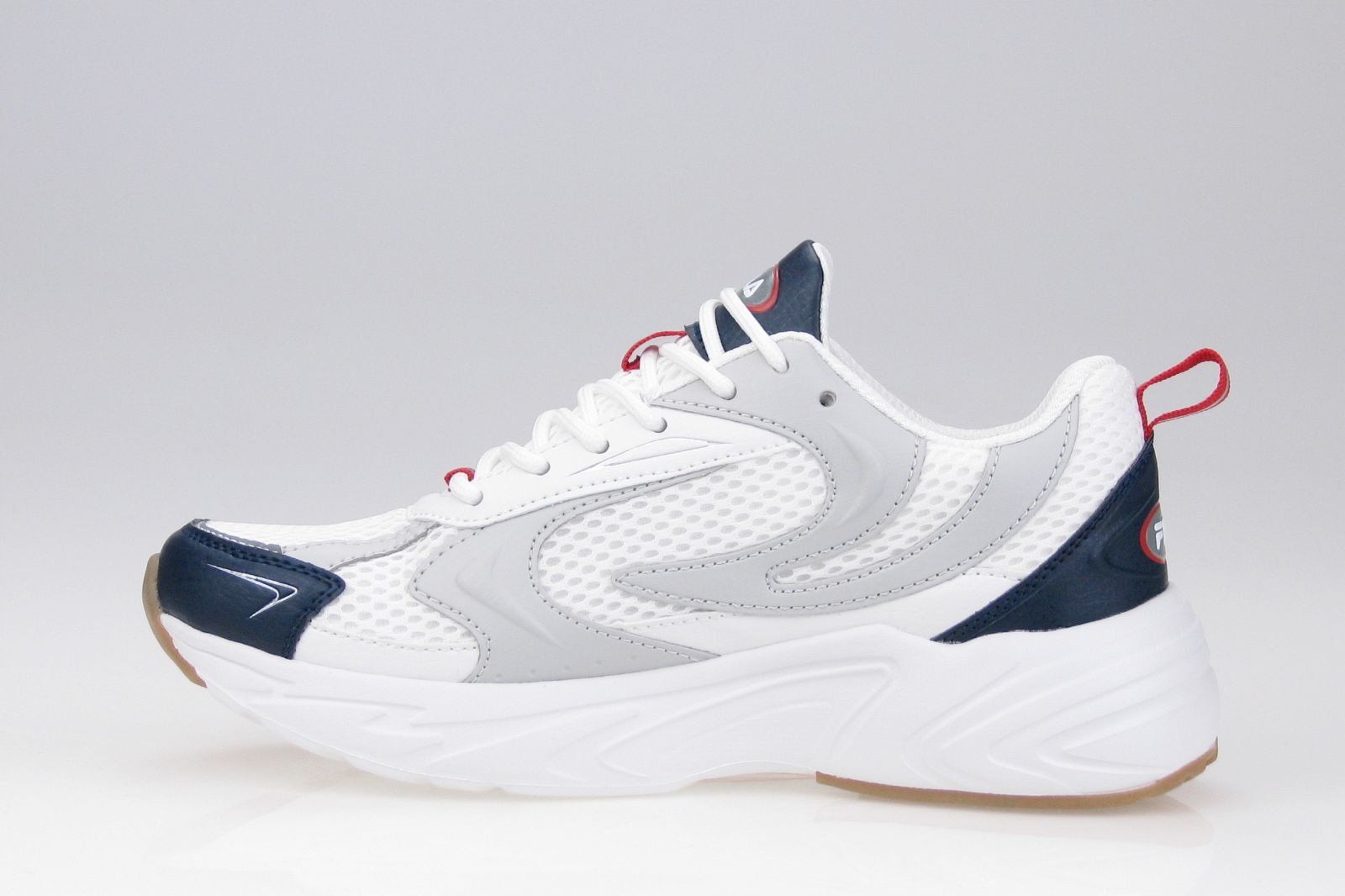 Wytrzymała cholewka z materiałów syntetycznych i tekstylnych