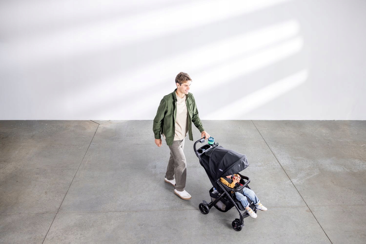 GRACO WOZEK TAVIRA MIDNIGHT – Idealny wózek spacerowy dla nowoczesnych rodziców