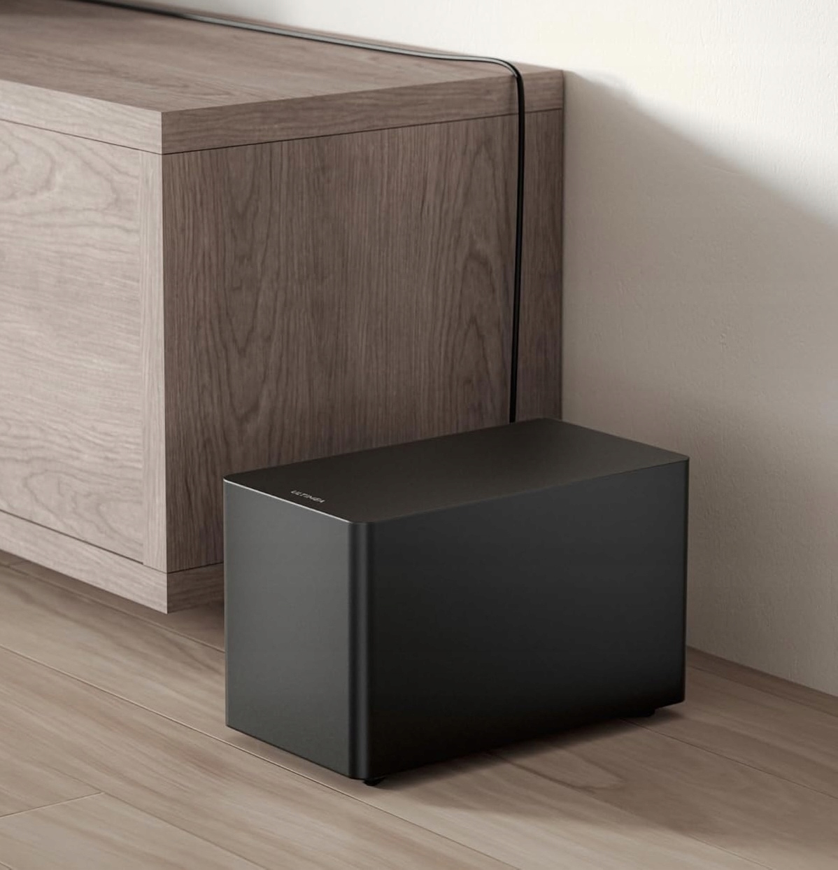 Mocny subwoofer z 18 mm przetwornikiem High-Excursion