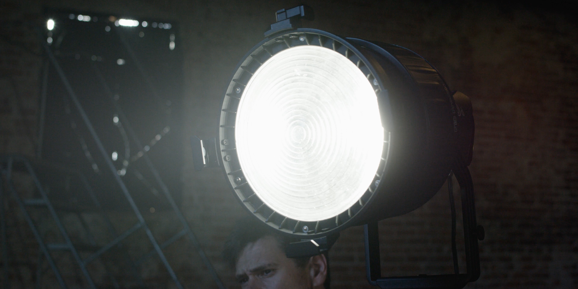 Soczewka Aputure F10 Fresnel - Jak miękkie promienie słońca...