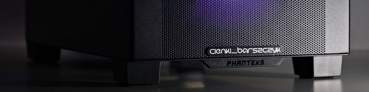 zdjęcie komputera z logiem cienki_barszczyk