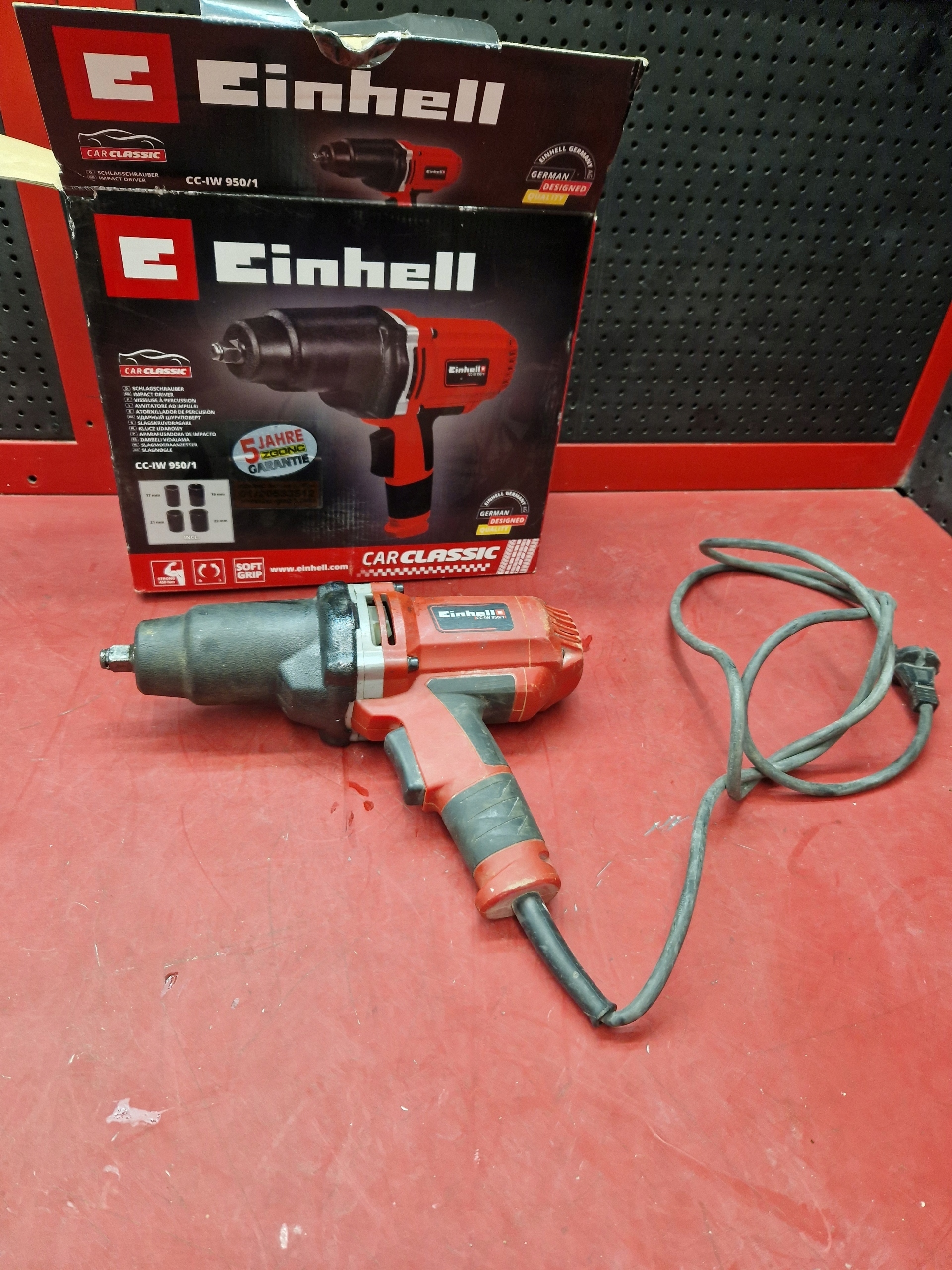 Mocny silnik 950 W – Idealny do wymiany opon