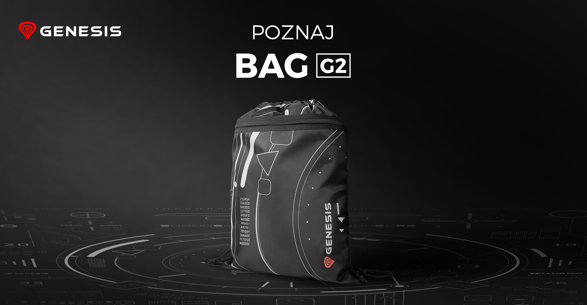 Czarna torba z eleganckim wzorem i logiem marki na ciemnym tle.