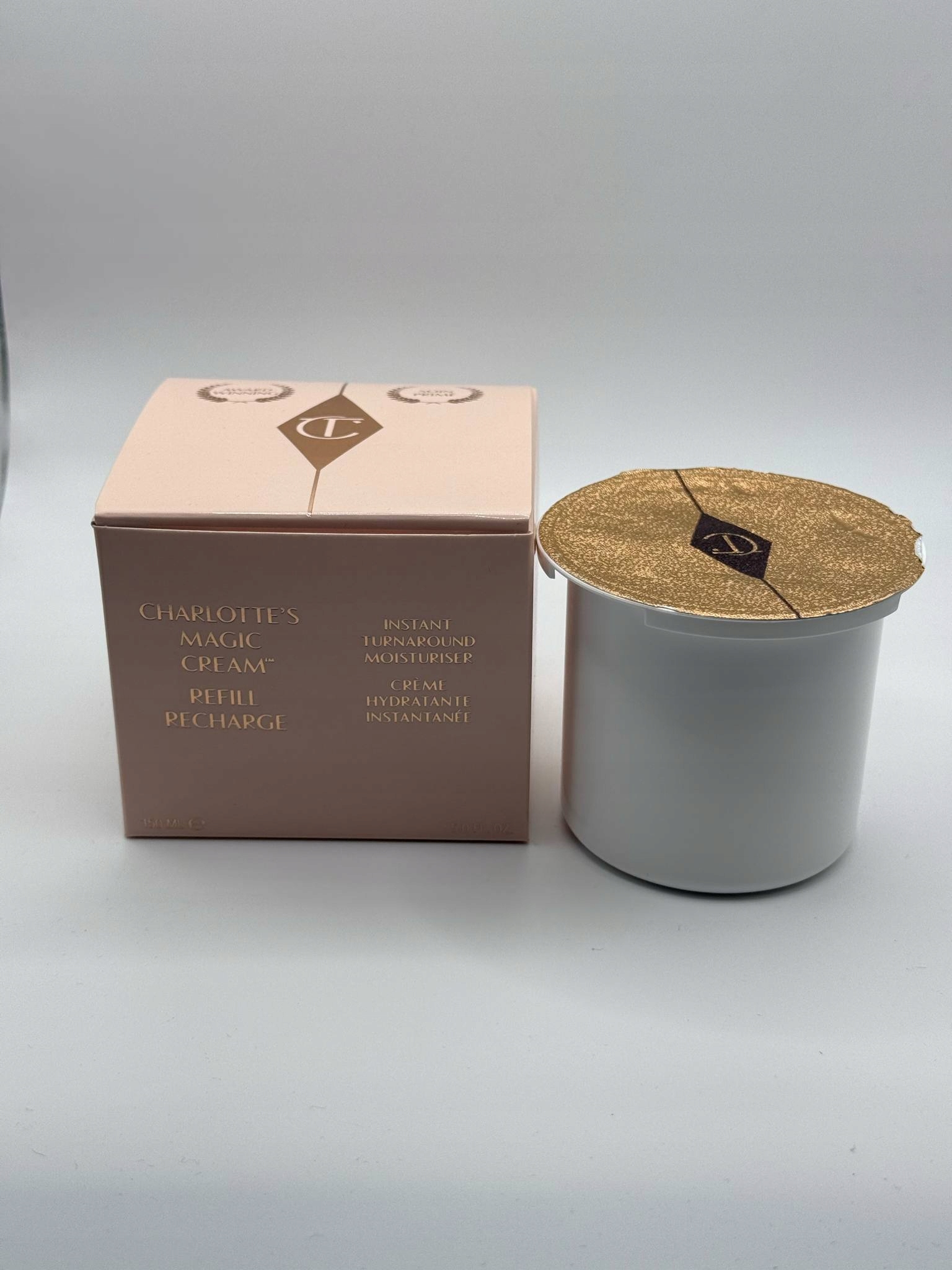 Krem nawilżający do twarzy Charlotte Tilbury Magic – Twoja codzienna dawka nawilżenia