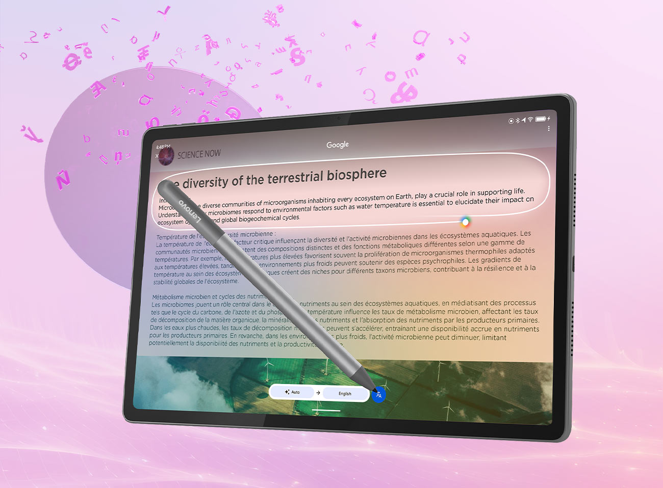 Tablet Idea Tab Plus przodem, na ekranie tekst, przed urządzeniem rysik