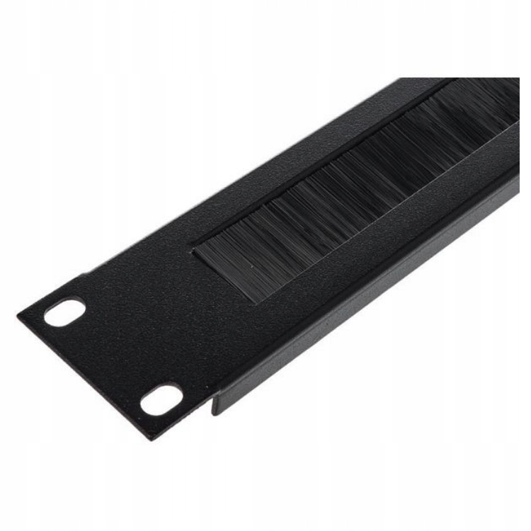 Ukształtowany panel rackowy z szczotkowym otworem na kable