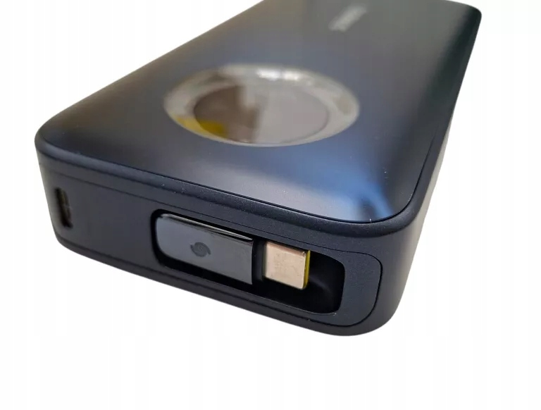 Wbudowany kabel USB-C – Zawsze pod ręką, nigdy więcej plątania kabli