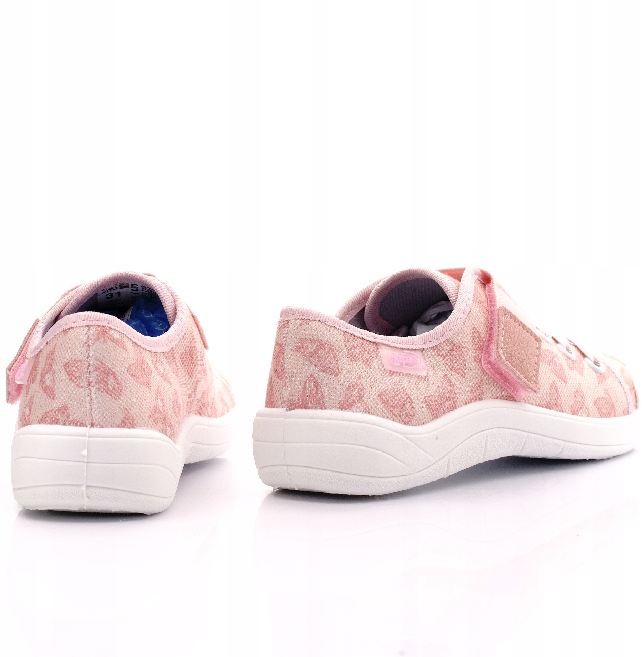 Przewiewne materiały i elastyczna podeszwa