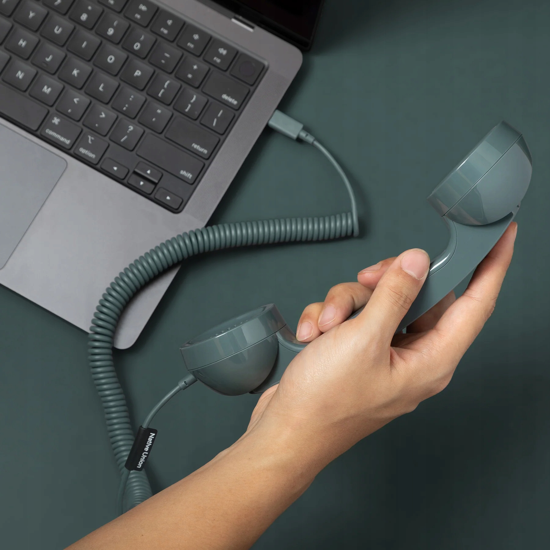 Plug-and-play: Łatwe połączenie bez ładowania i parowania