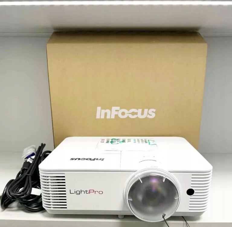 InFocus Genesis IN0024ST – Projektor 3D DLP o krótkim rzucie