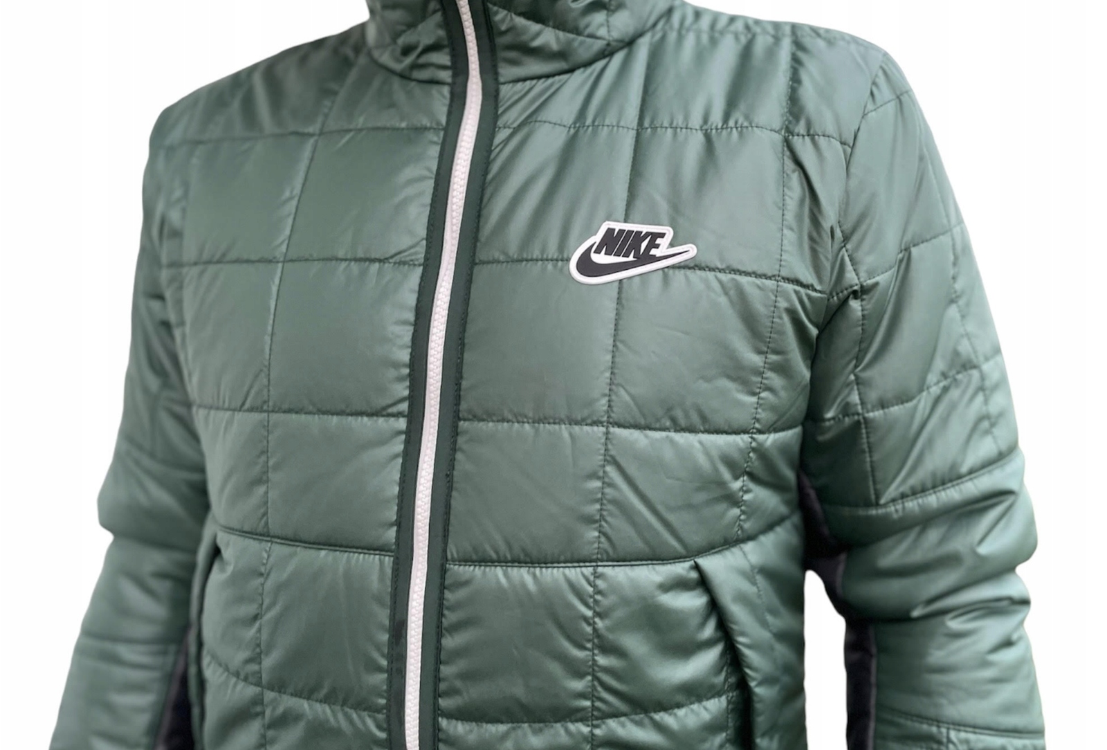 Funkcjonalność – Zamek błyskawiczny i kieszenie na zatrzask