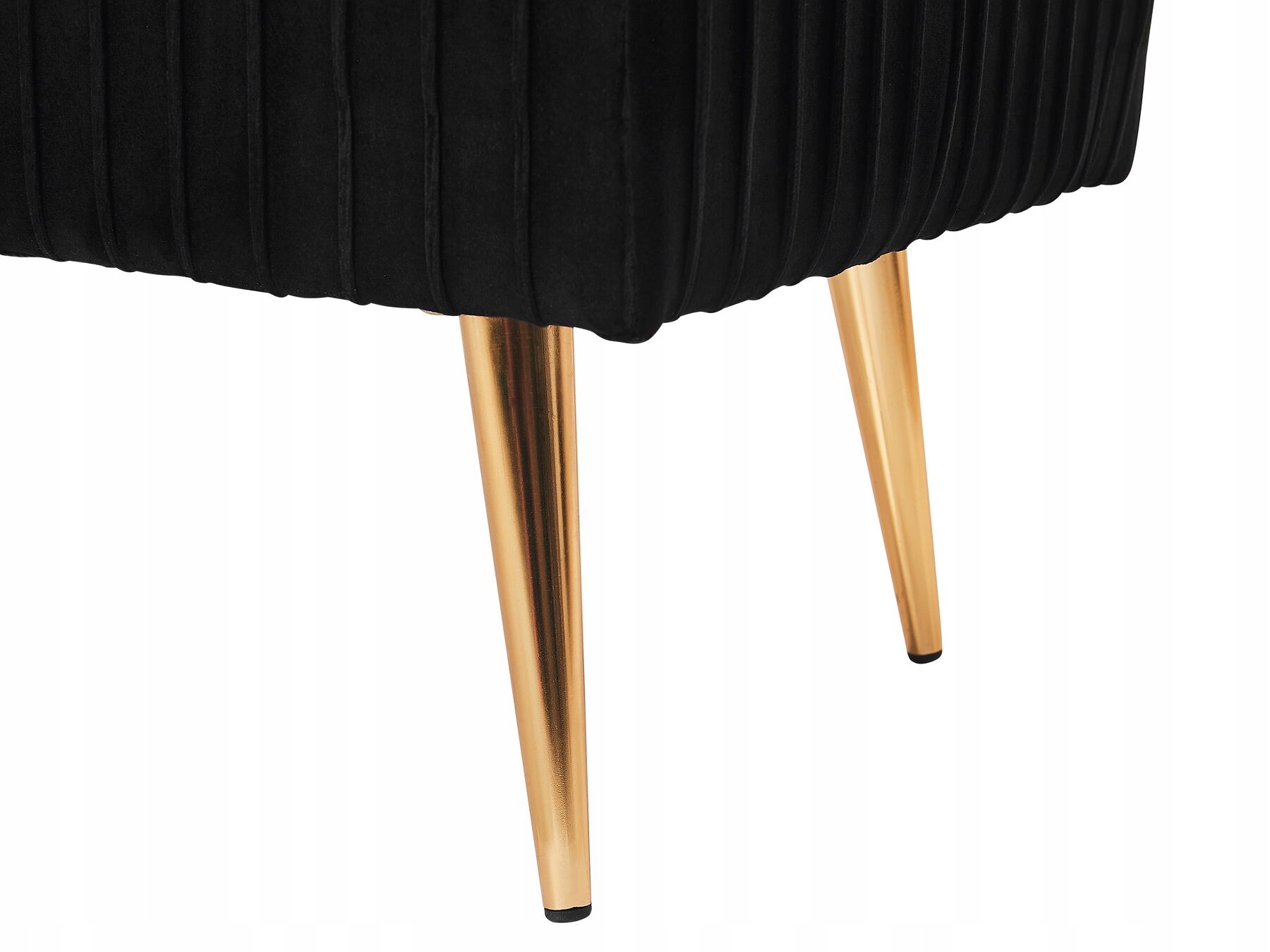 Praktyczne zastosowanie jako podnóżek i dodatkowe miejsce do siedzenia